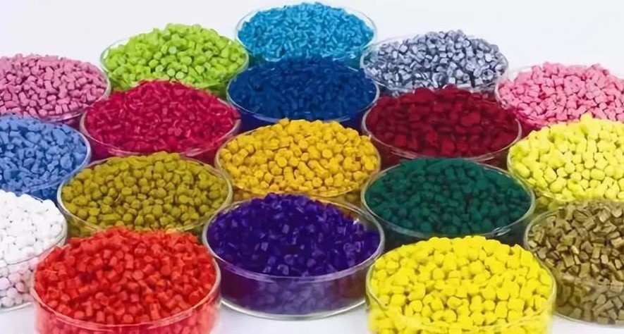 “變頻技術是如何應用在中國塑料制品行業(yè)的節(jié)能改造中的？”
